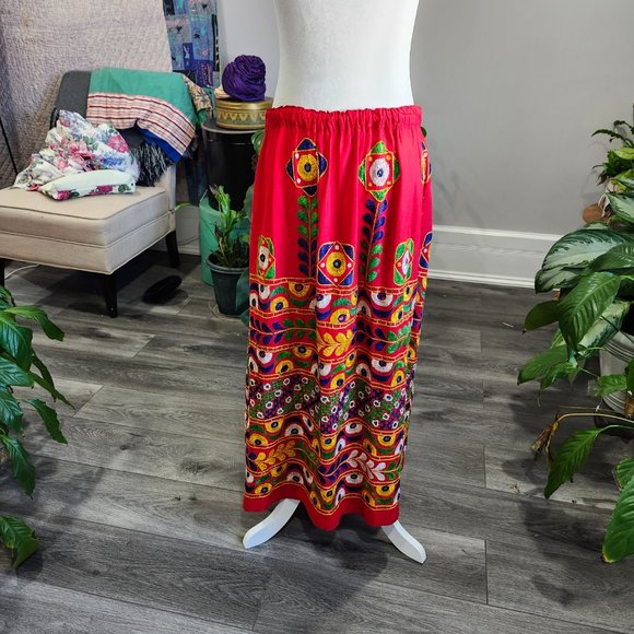 Vintage 1950's Indian Embroidered Mirrorwork Floral Skirt - Picture 10 of 15